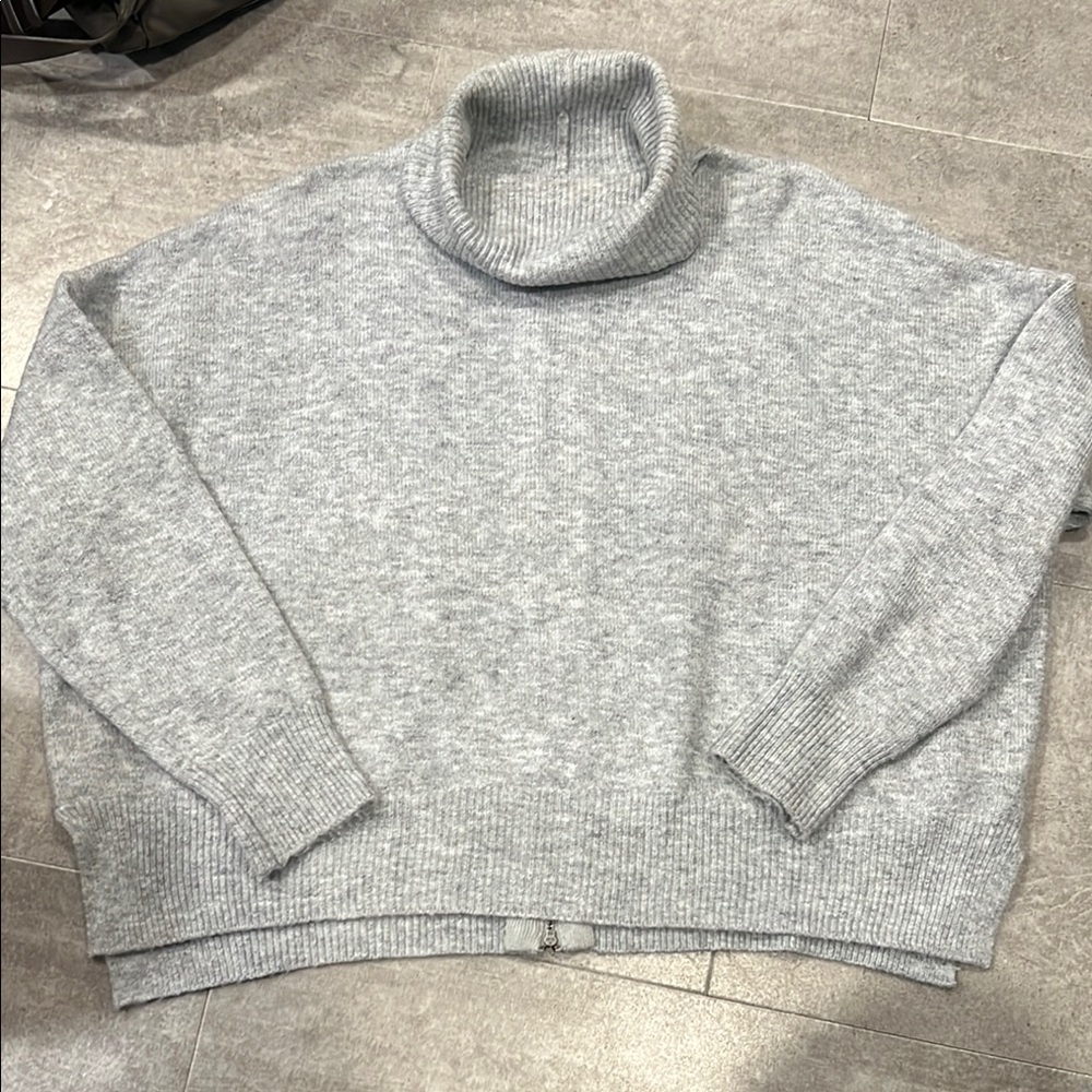Topshop Light Gray Turtleneck Sweater